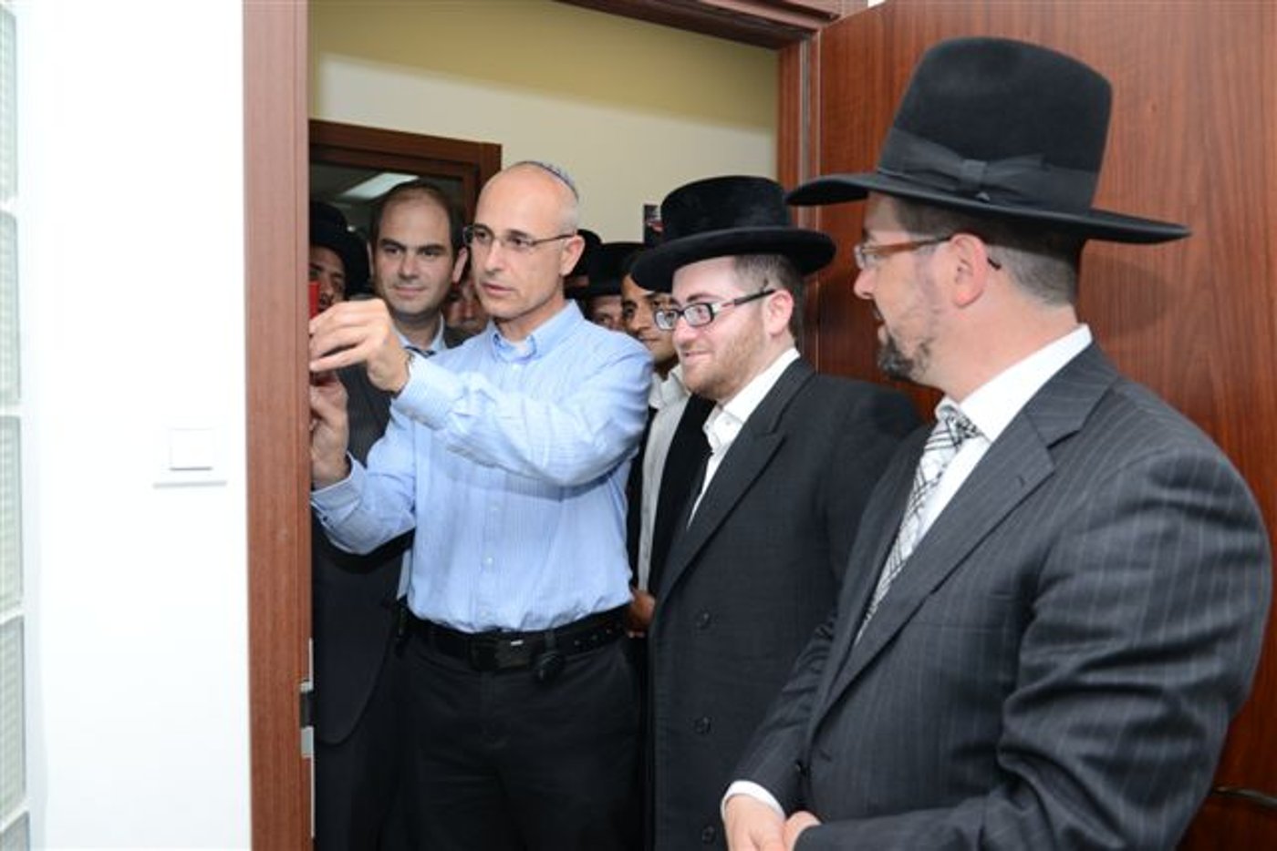צפו: גדולי ישראל בחנוכת בית 'איחוד הצלה' בבני ברק