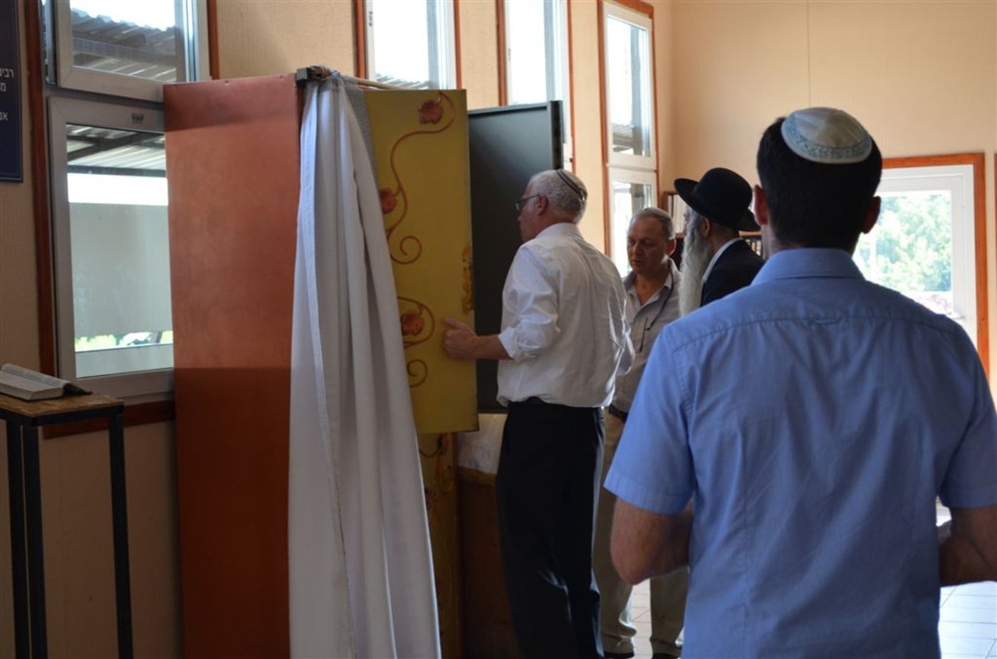 שר הבינוי והשיכון אורי אריאל באומן • תמונות