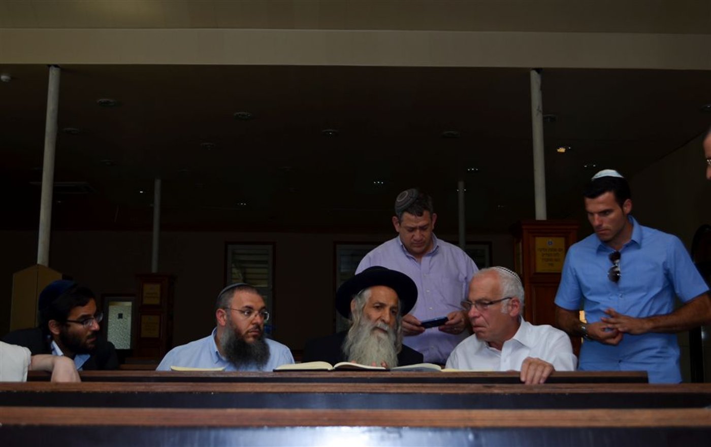 שר הבינוי והשיכון אורי אריאל באומן • תמונות