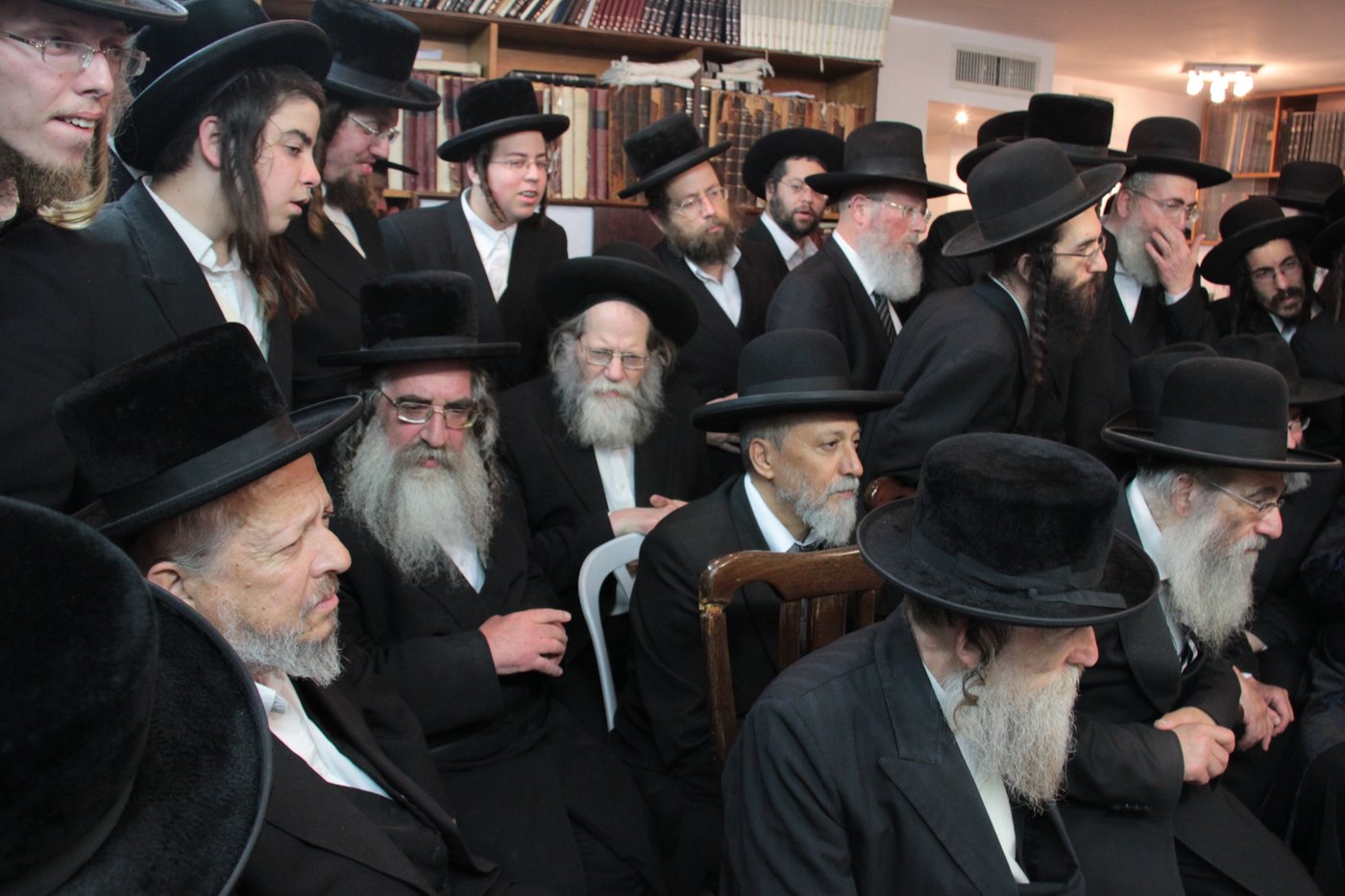 צפו: ניחום אבלים בבית האדמו"ר מסווארן