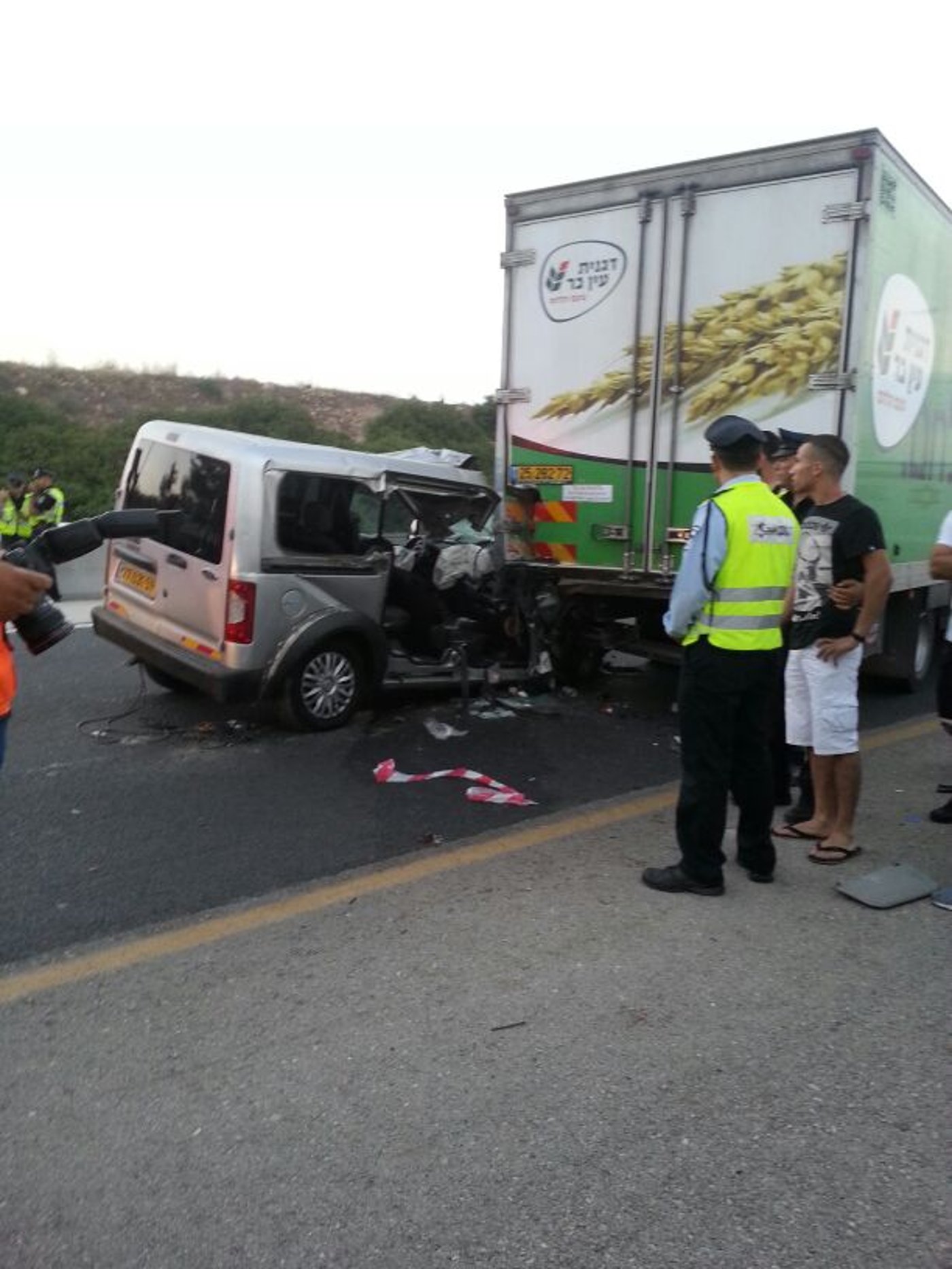 מחריד: המשאית מחצה את הרכב, הנוסע נהרג