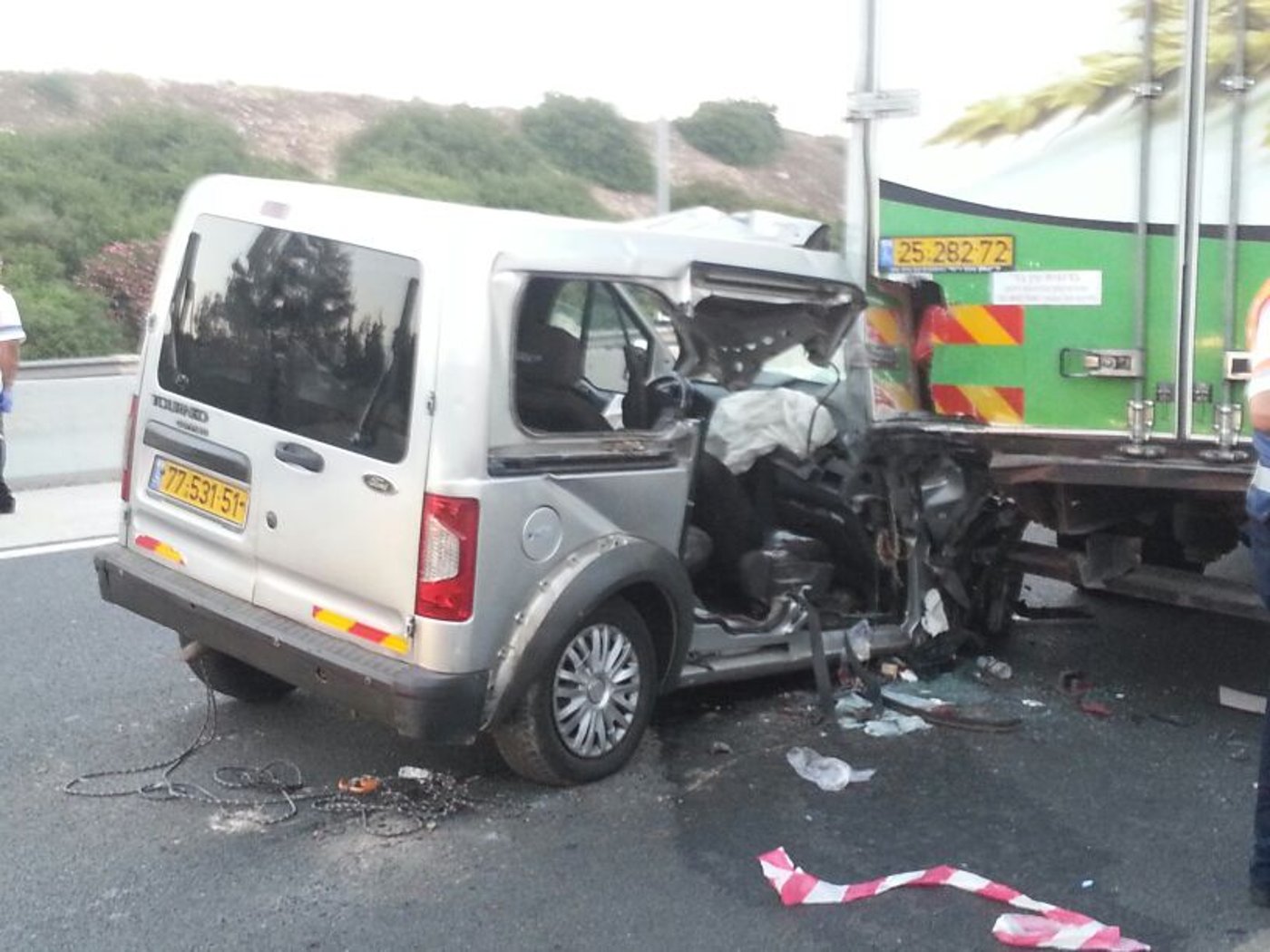 מחריד: המשאית מחצה את הרכב, הנוסע נהרג