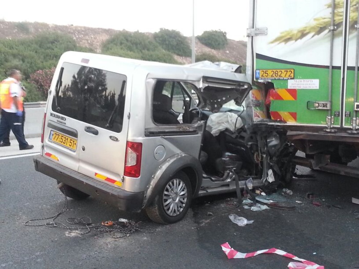 מחריד: המשאית מחצה את הרכב, הנוסע נהרג