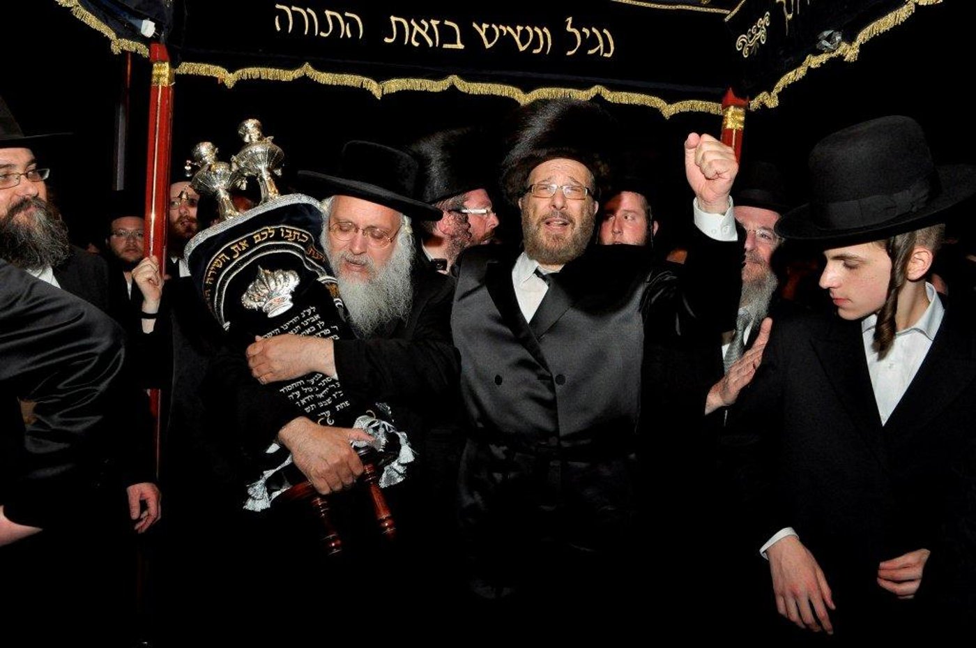 הכנסת ספר תורה לבית המדרש "משכן אסתר" בסנהדריה • גלריה