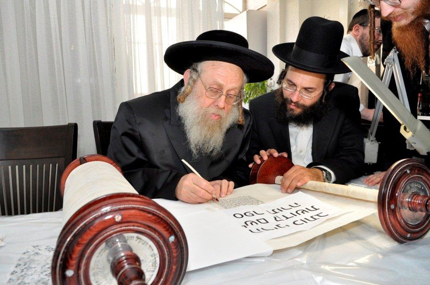 הכנסת ספר תורה לבית המדרש "משכן אסתר" בסנהדריה • גלריה