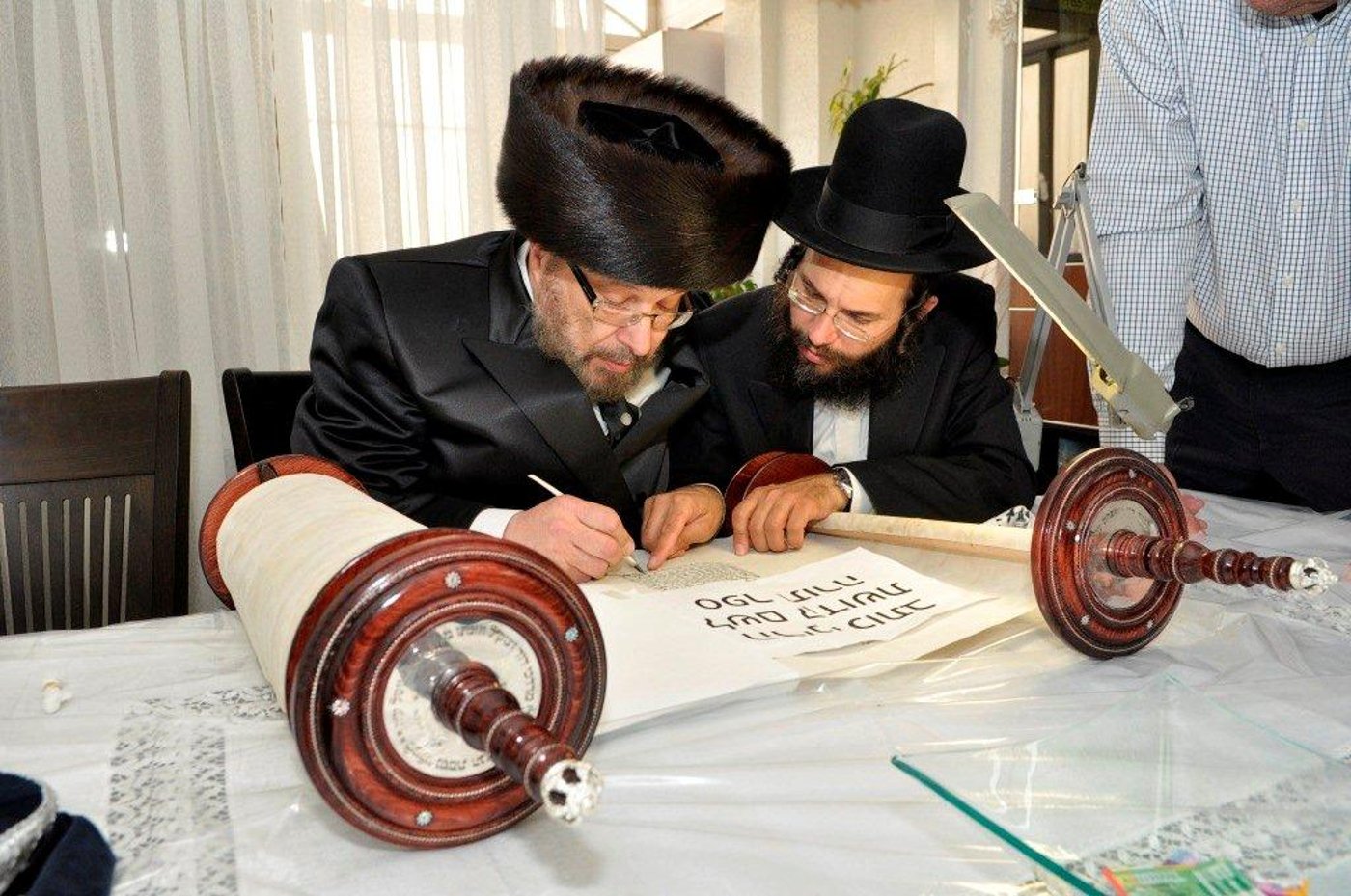 הכנסת ספר תורה לבית המדרש "משכן אסתר" בסנהדריה • גלריה