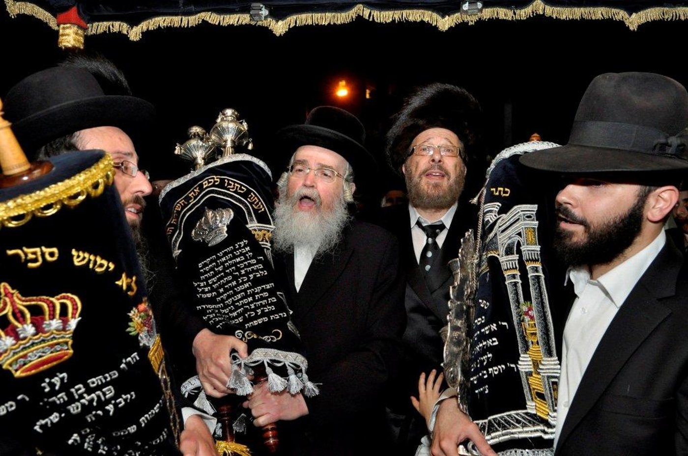 הכנסת ספר תורה לבית המדרש "משכן אסתר" בסנהדריה • גלריה
