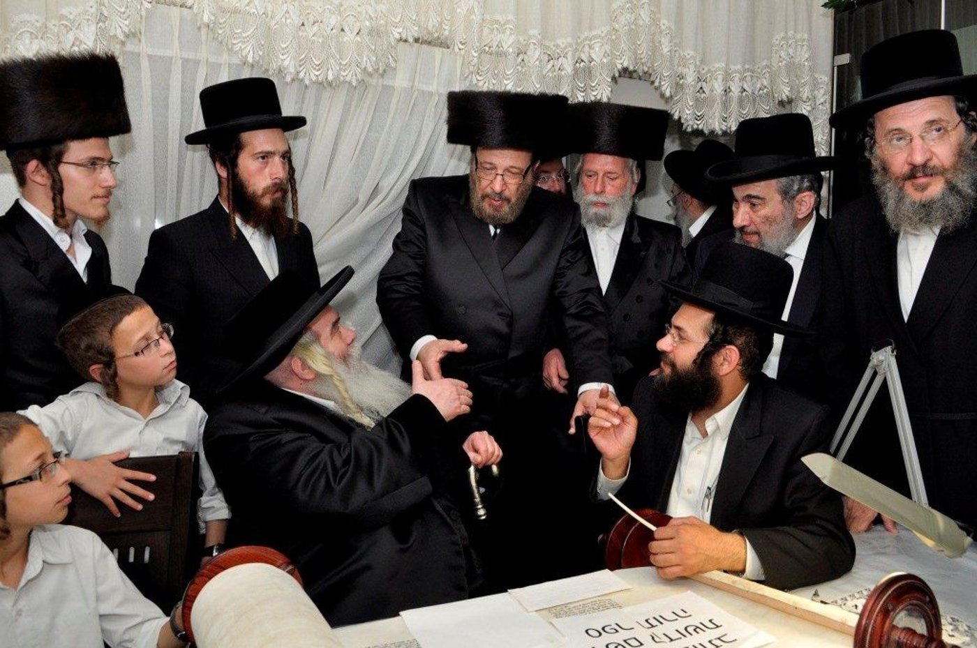 הכנסת ספר תורה לבית המדרש "משכן אסתר" בסנהדריה • גלריה