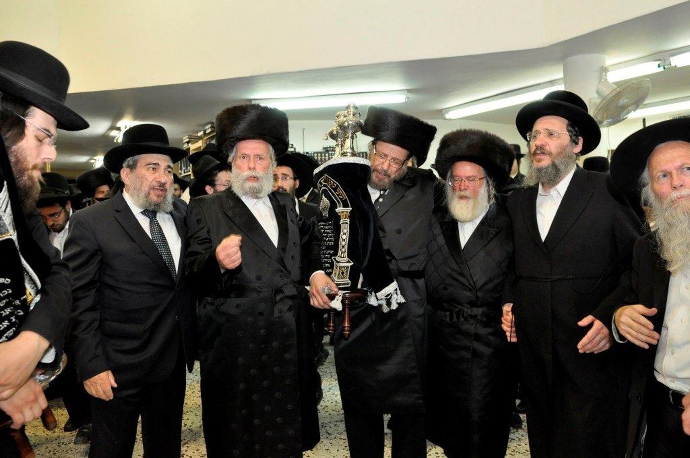 הכנסת ספר תורה לבית המדרש "משכן אסתר" בסנהדריה • גלריה
