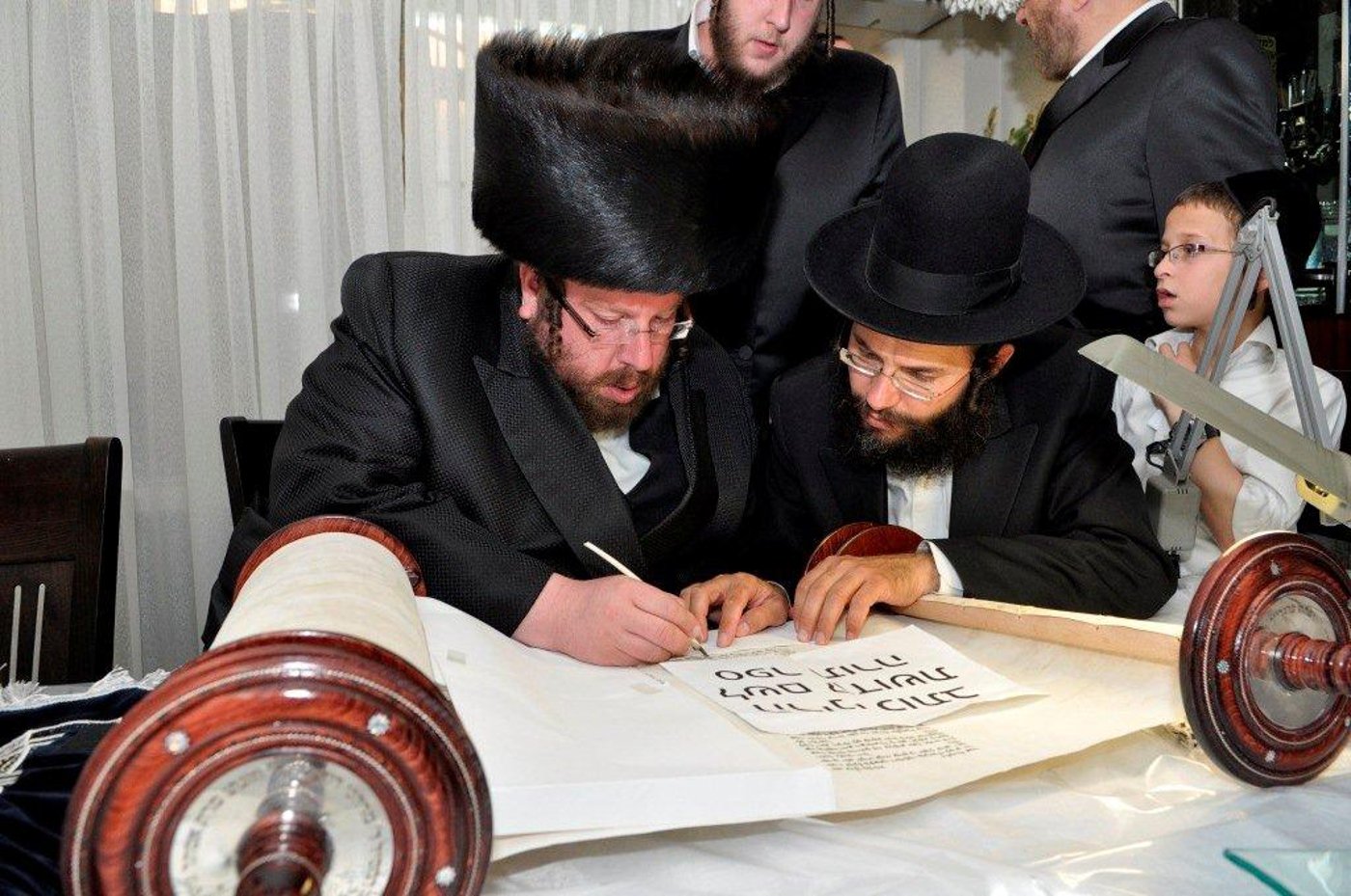 הכנסת ספר תורה לבית המדרש "משכן אסתר" בסנהדריה • גלריה