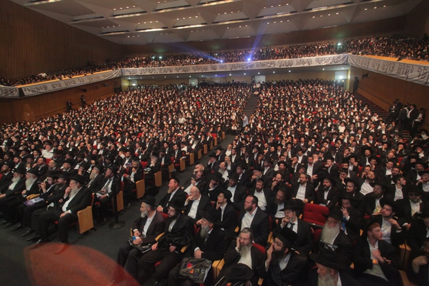 יום יארצייט ראשון לגרי"ש אלישיב: המונים בעצרת