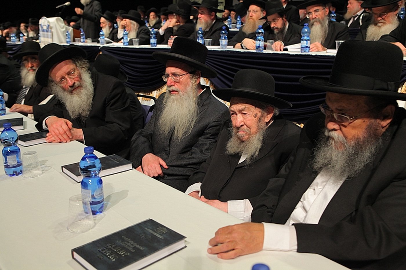 יום יארצייט ראשון לגרי"ש אלישיב: המונים בעצרת