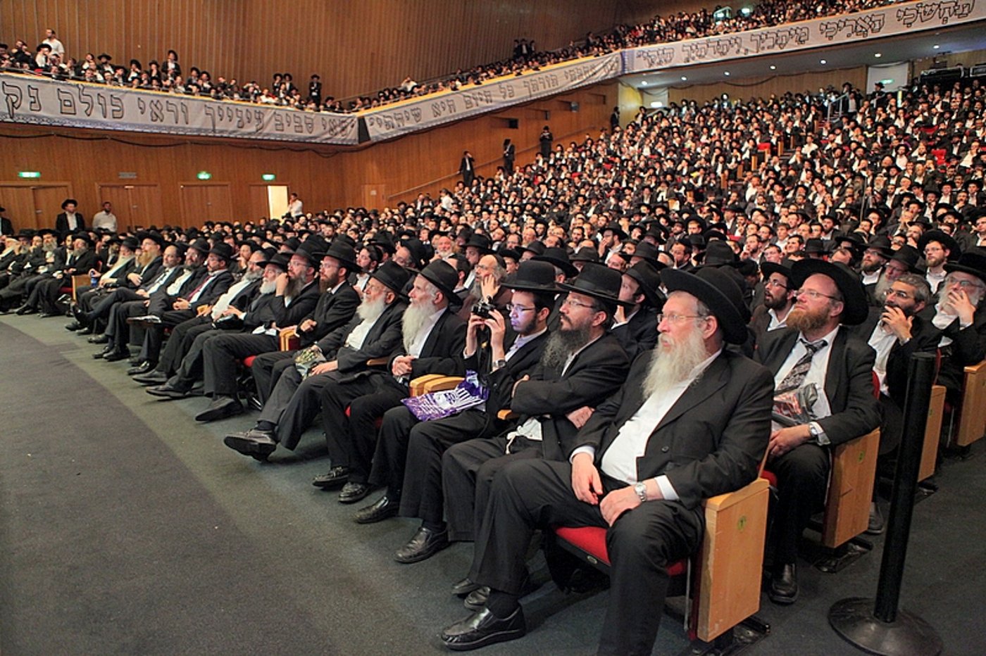 יום יארצייט ראשון לגרי"ש אלישיב: המונים בעצרת