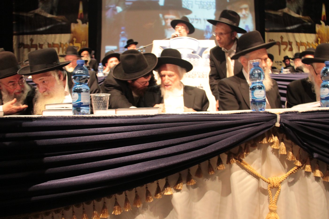 שנה לרב אלישיב בבנייני האומה • גלריה שניה