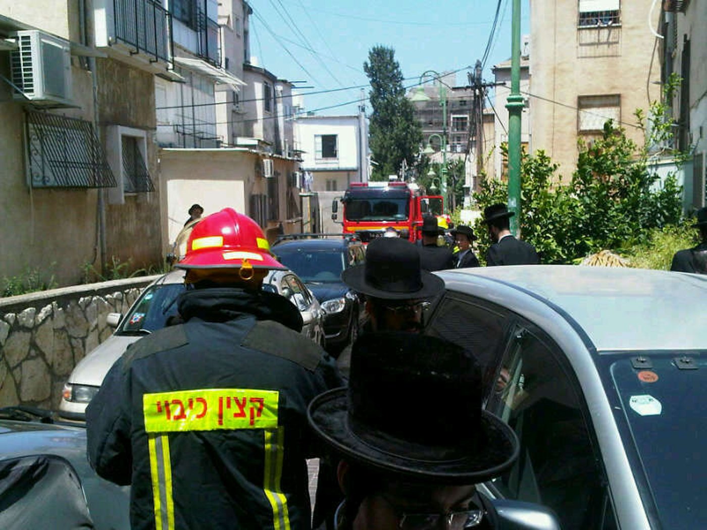 שריפה בישיבה בבני-ברק: מגיד שיעור קפץ מקומה ראשונה ונפצע