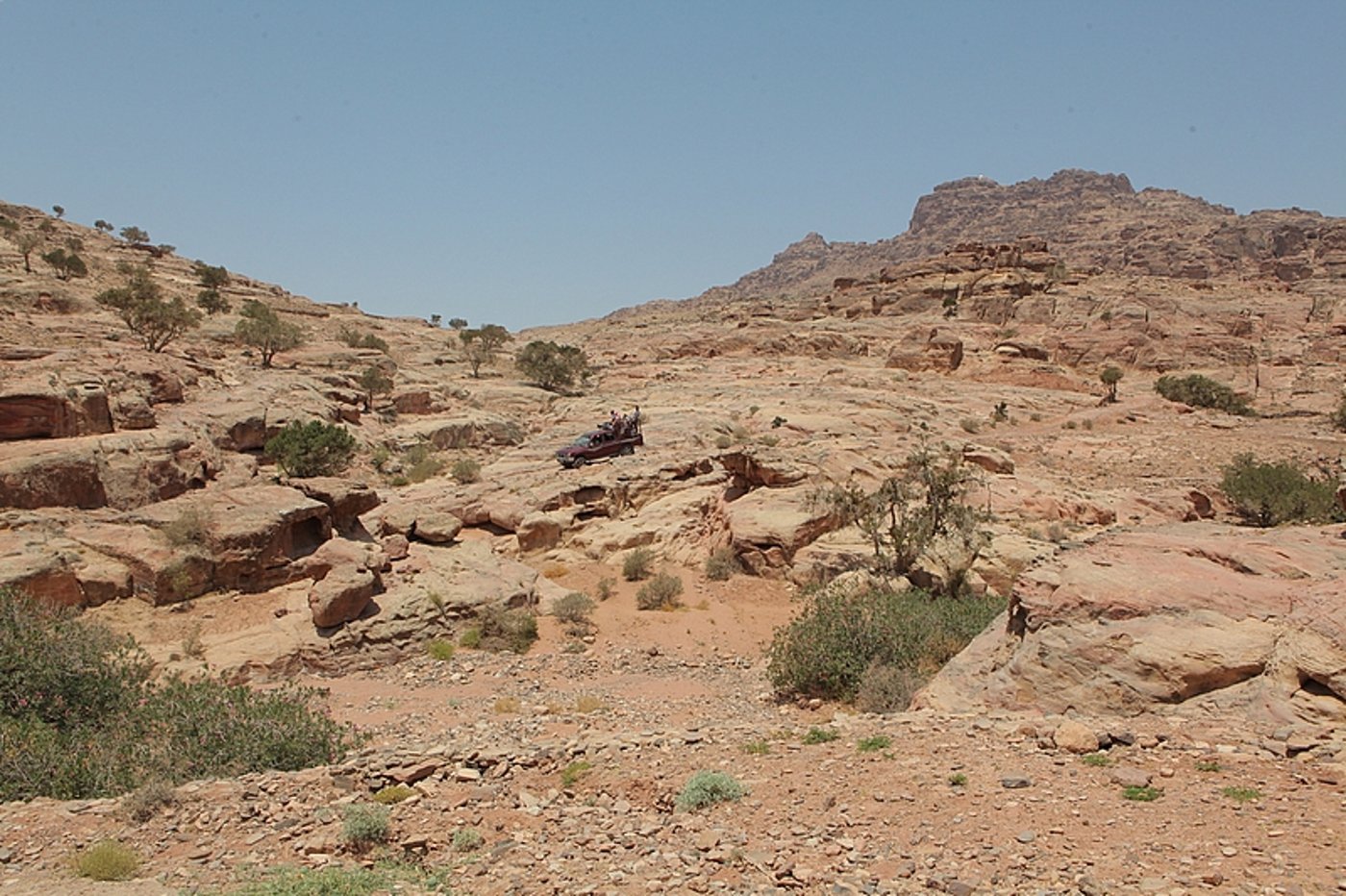 תיעוד ענק: מסע לקברו של אהרן הכהן בירדן