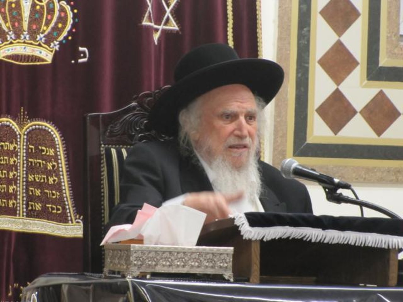 הגאון רבי שמואל אויערבך: "האחים התועים רוצים לעקור את התורה"