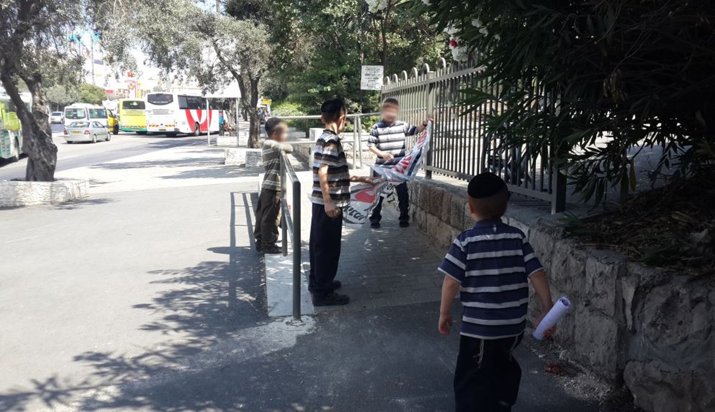 צפו: צבא ה'אנטי אייפון' פשט על ירושלים