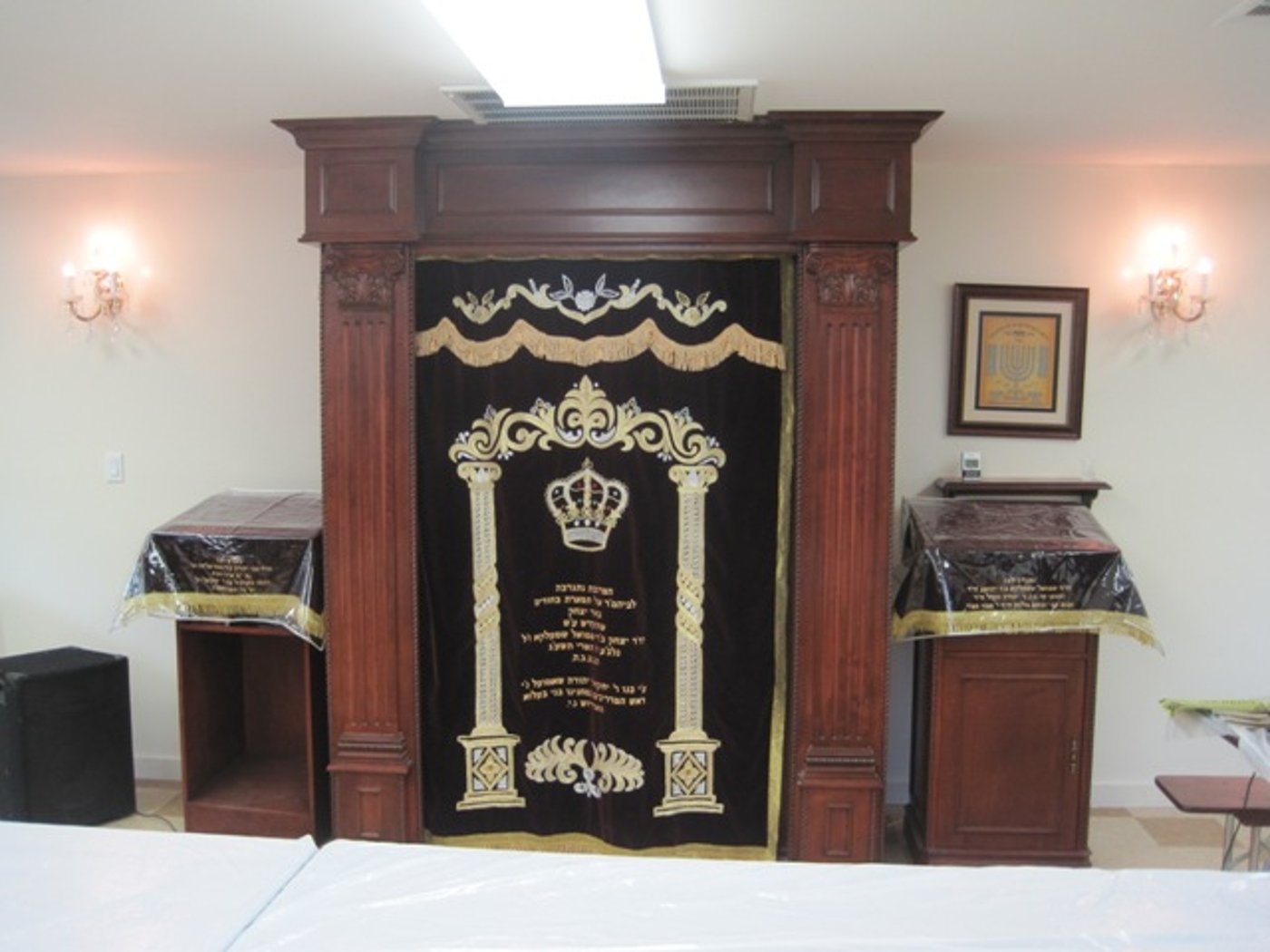 צפו: הכנסת ספר תורה בערב שבת
