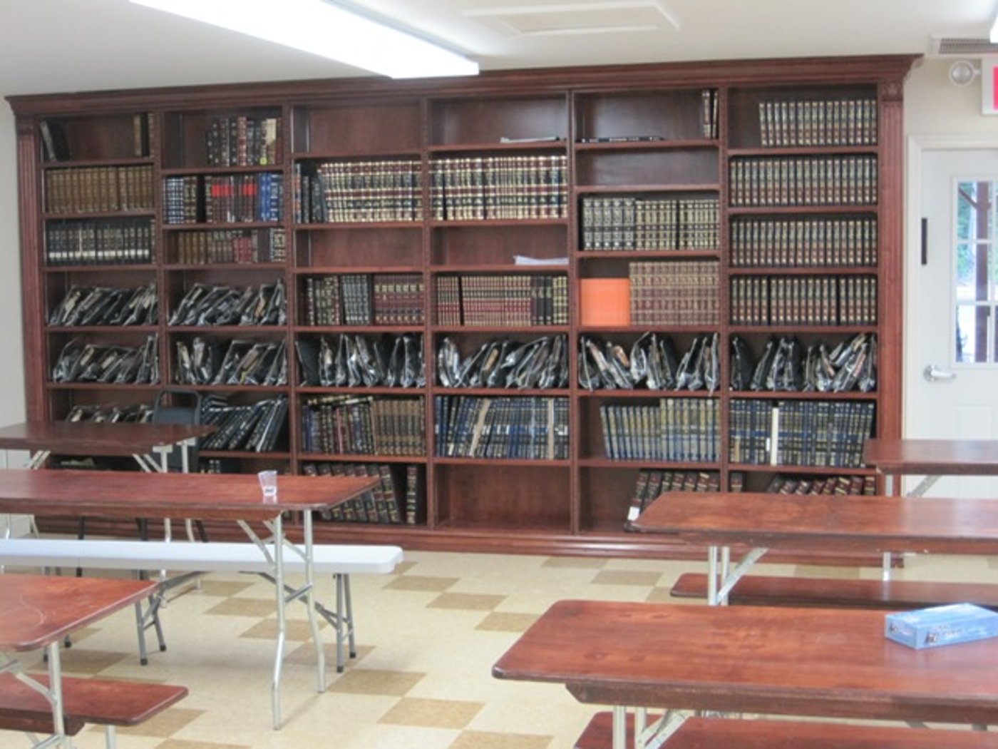 צפו: הכנסת ספר תורה בערב שבת