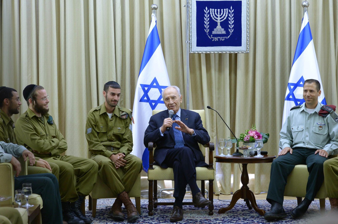 פרס לחיילים חרדים: "שליחי מצווה, כל העם גאה בכם"