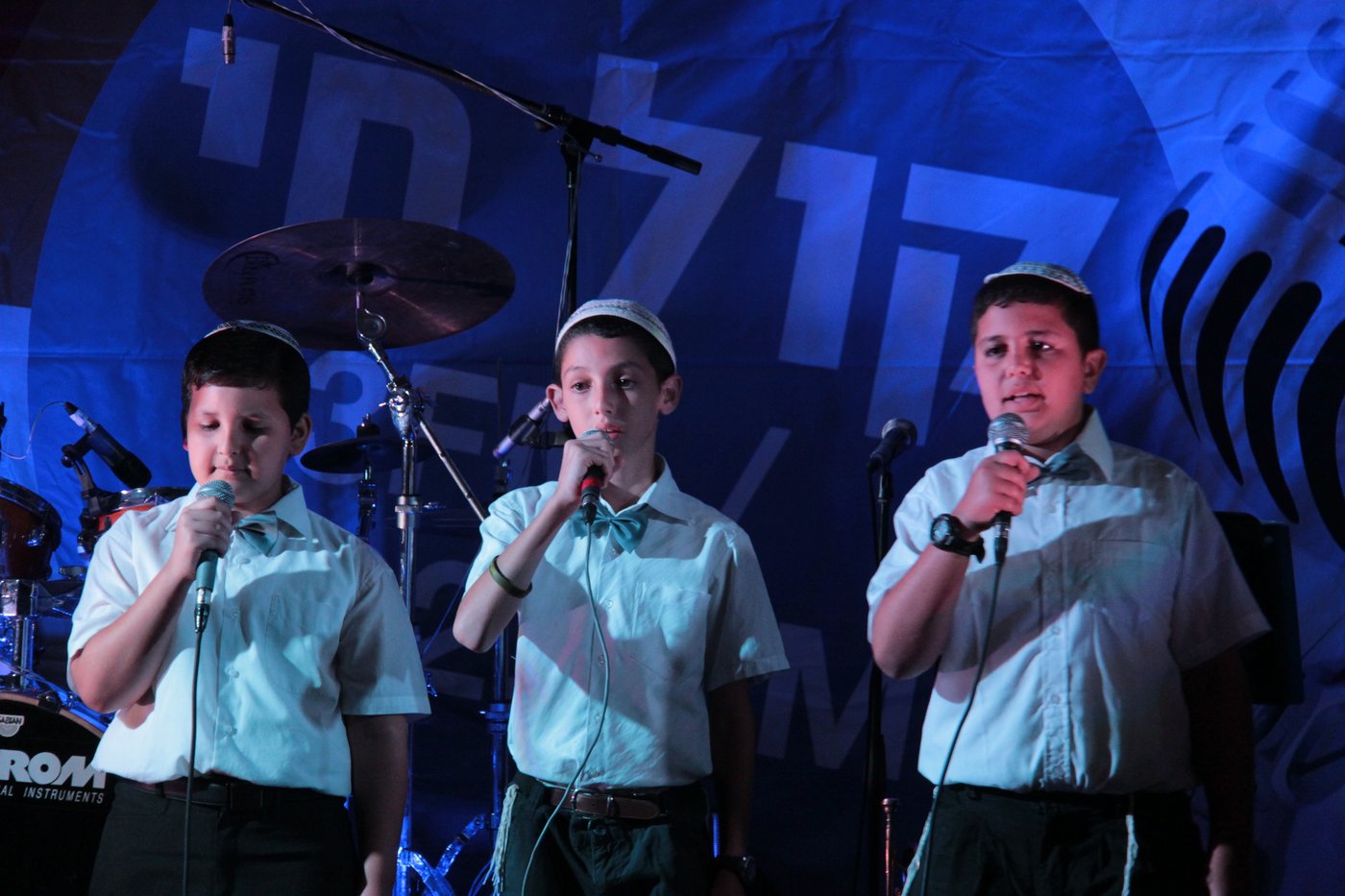 צפו: מנחם טוקר פותח את בין הזמנים