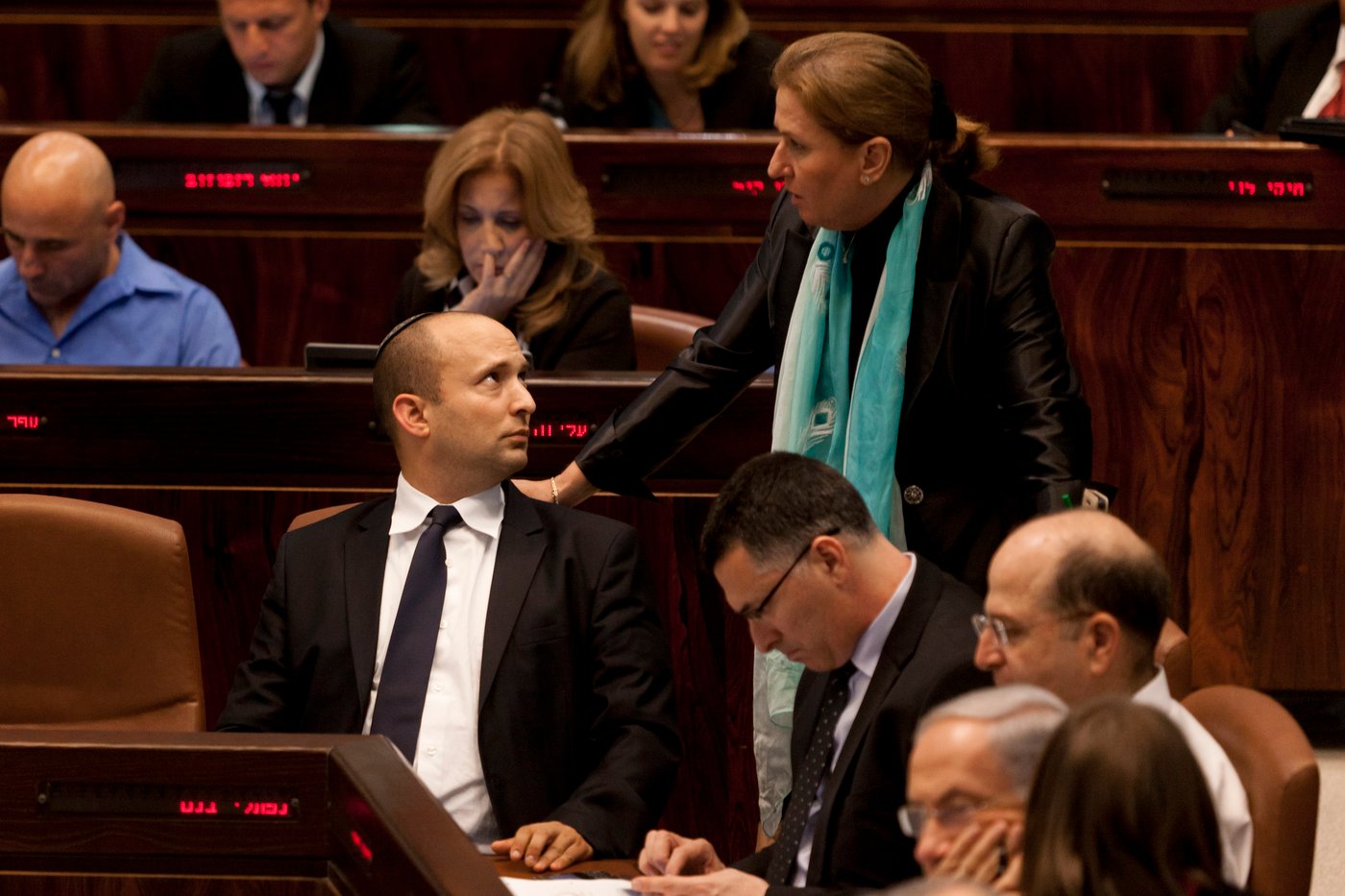 אזיקים וקריעה • תיעוד מהדיון הסוער בכנסת על חוק הגיוס