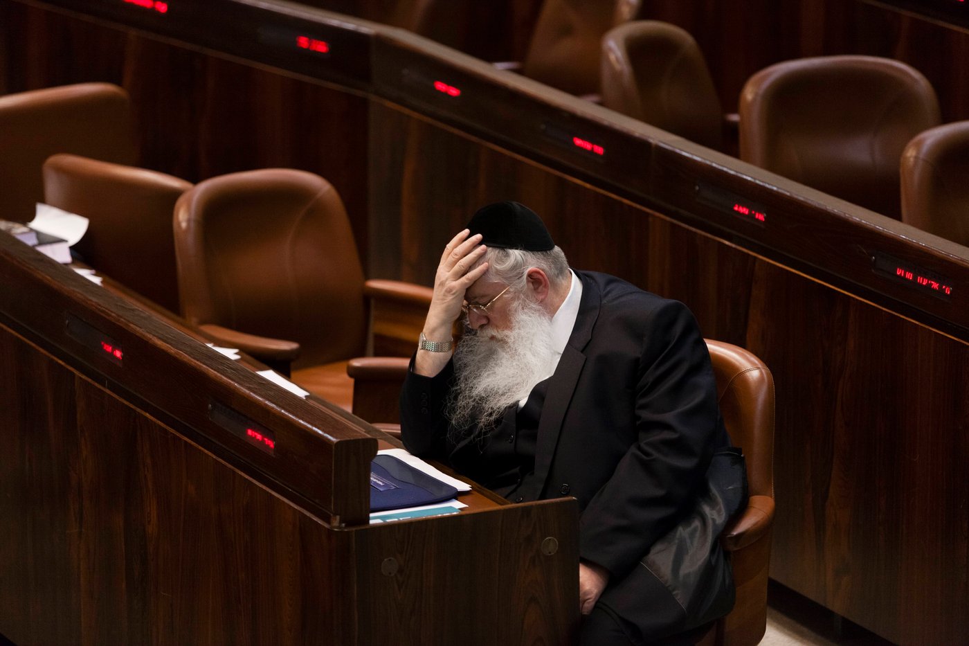 אזיקים וקריעה • תיעוד מהדיון הסוער בכנסת על חוק הגיוס