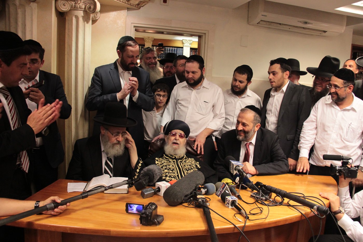 מרן הרב עובדיה יוסף: "כמעט נואשתי, רבי יצחק יהיה רב של כל ישראל"