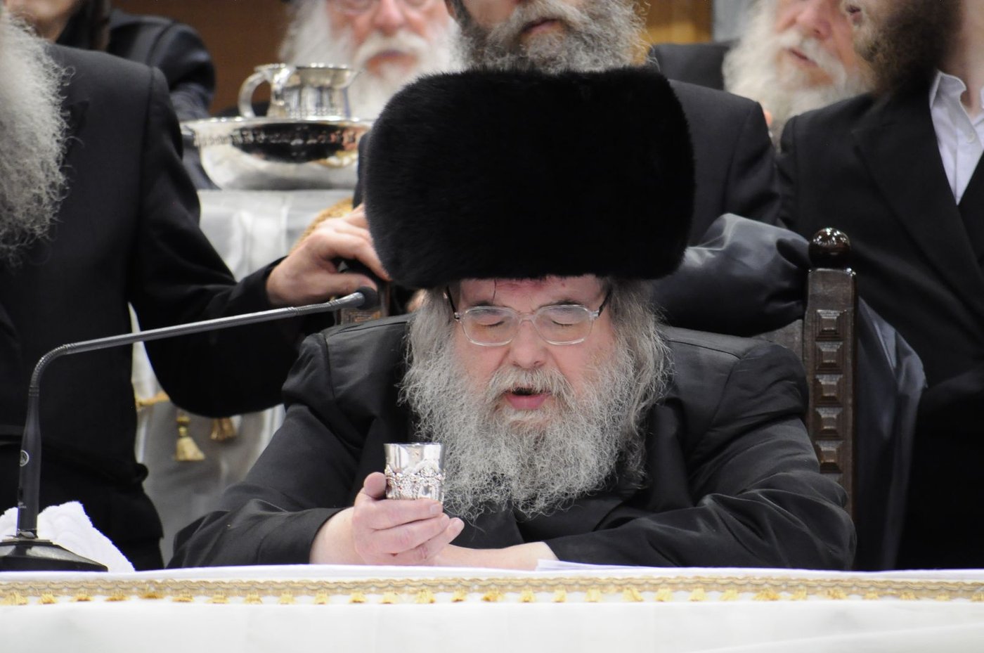 סגירת מעגל בבעלזא: חתונת הנכדה - בתאריך חתונת הנכד