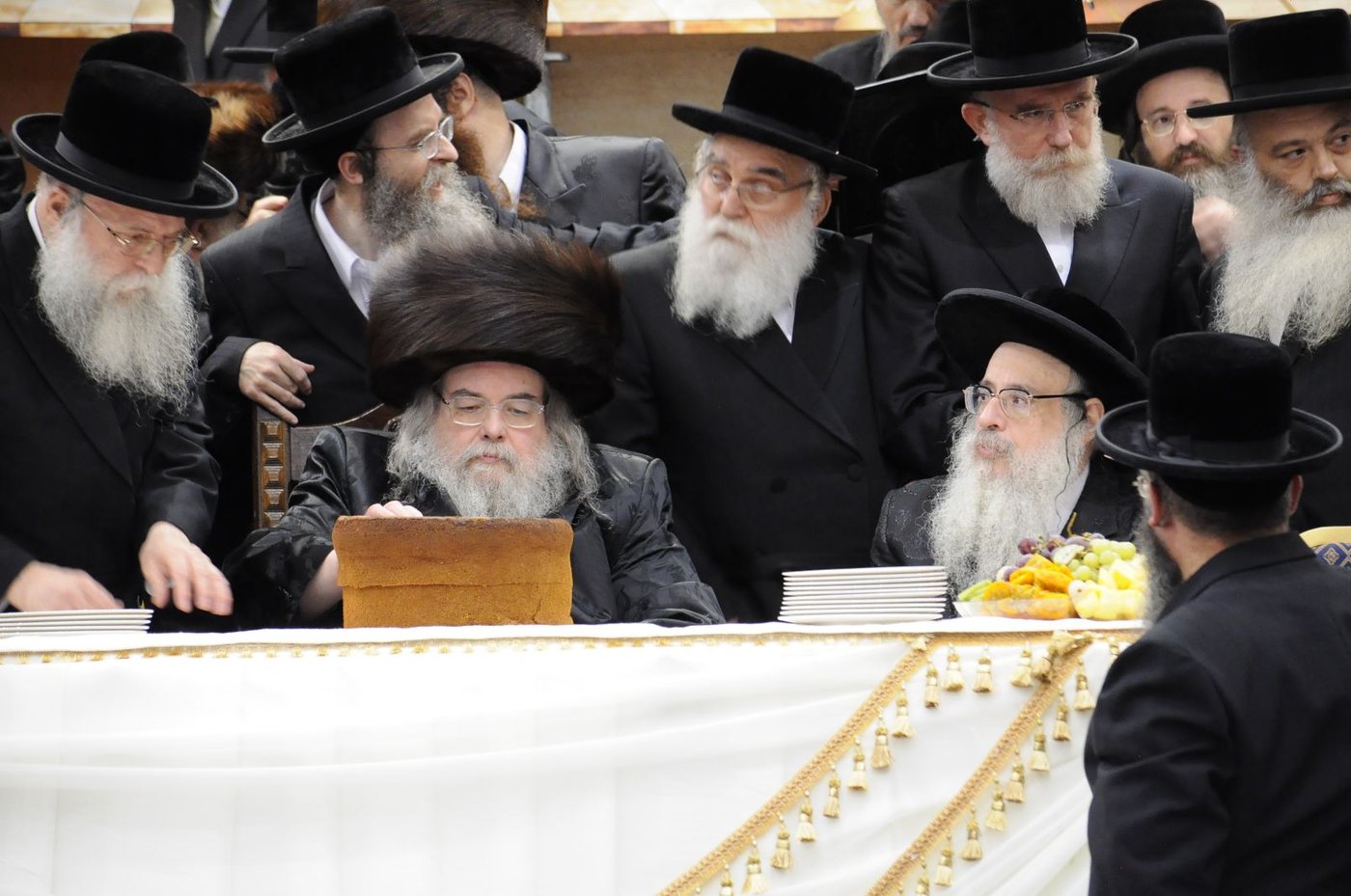 סגירת מעגל בבעלזא: חתונת הנכדה - בתאריך חתונת הנכד