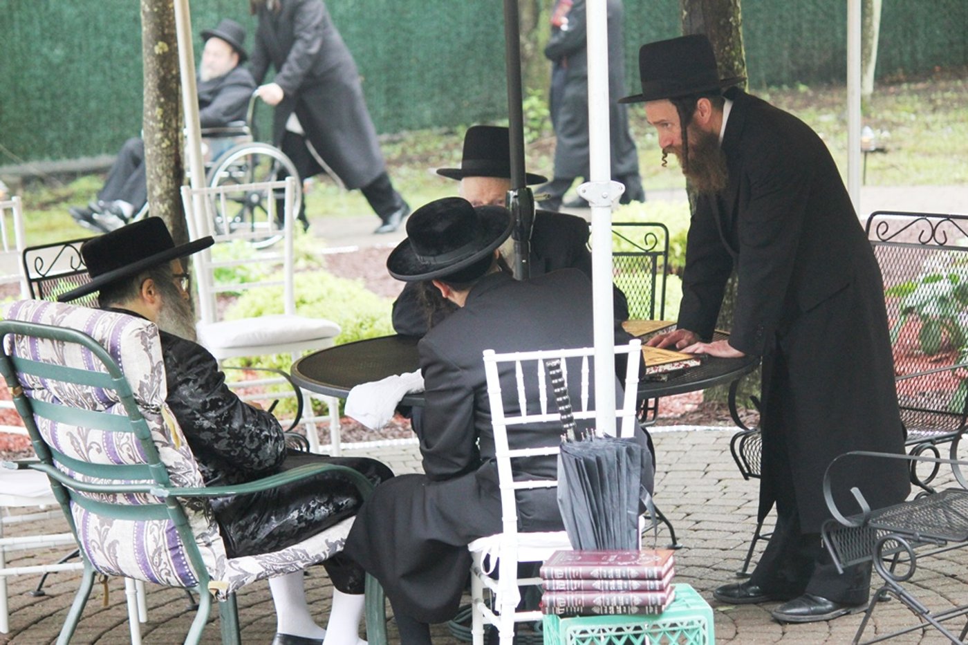 סאטמר: דינר בווילת הנופש של האדמו"ר • תמונות