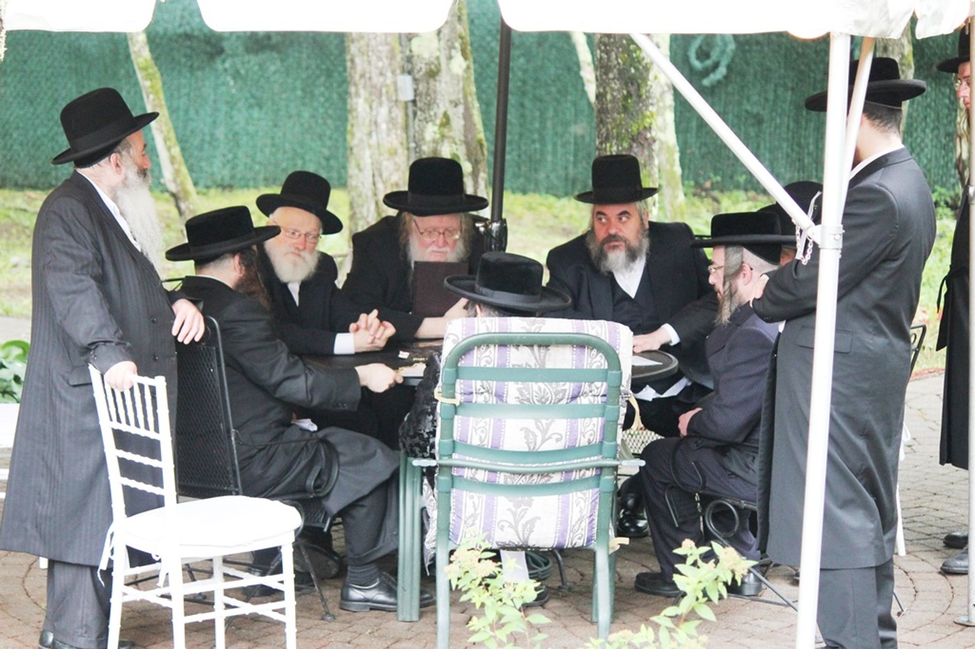 סאטמר: דינר בווילת הנופש של האדמו"ר • תמונות