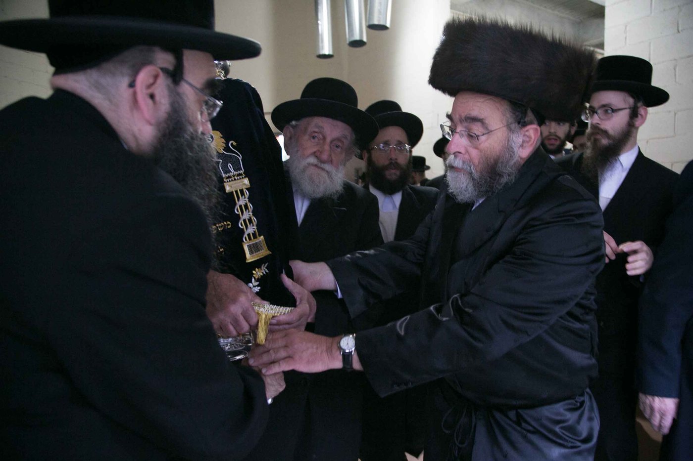 סקווירא: מעמד הכנסת ספר תורה • גלריה