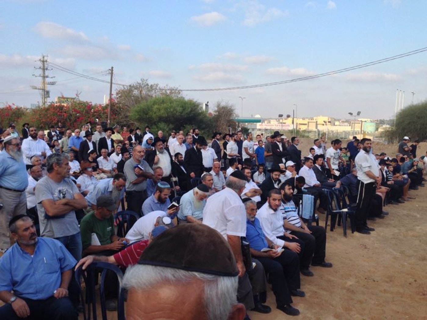 ספרי התורה שהוצתו הובאו לקבורה: "אנחנו מזועזעים"