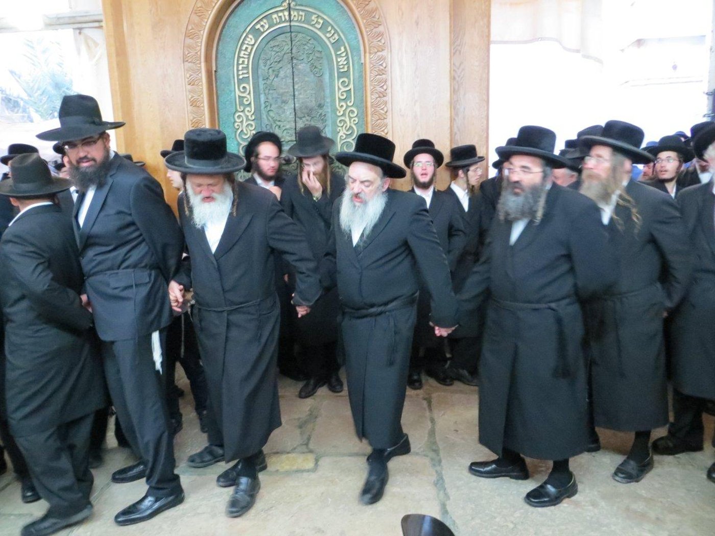 ערב ראש חודש אלול: הרבי מלעלוב בחברון ובקבר רחל