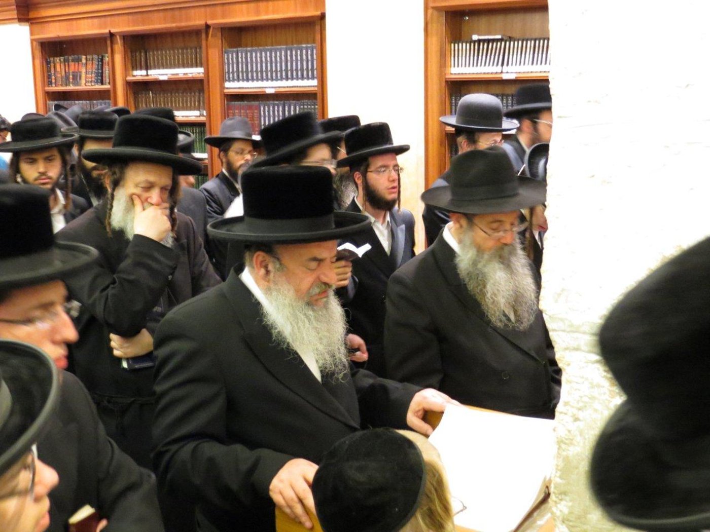 ערב ראש חודש אלול: הרבי מלעלוב בחברון ובקבר רחל