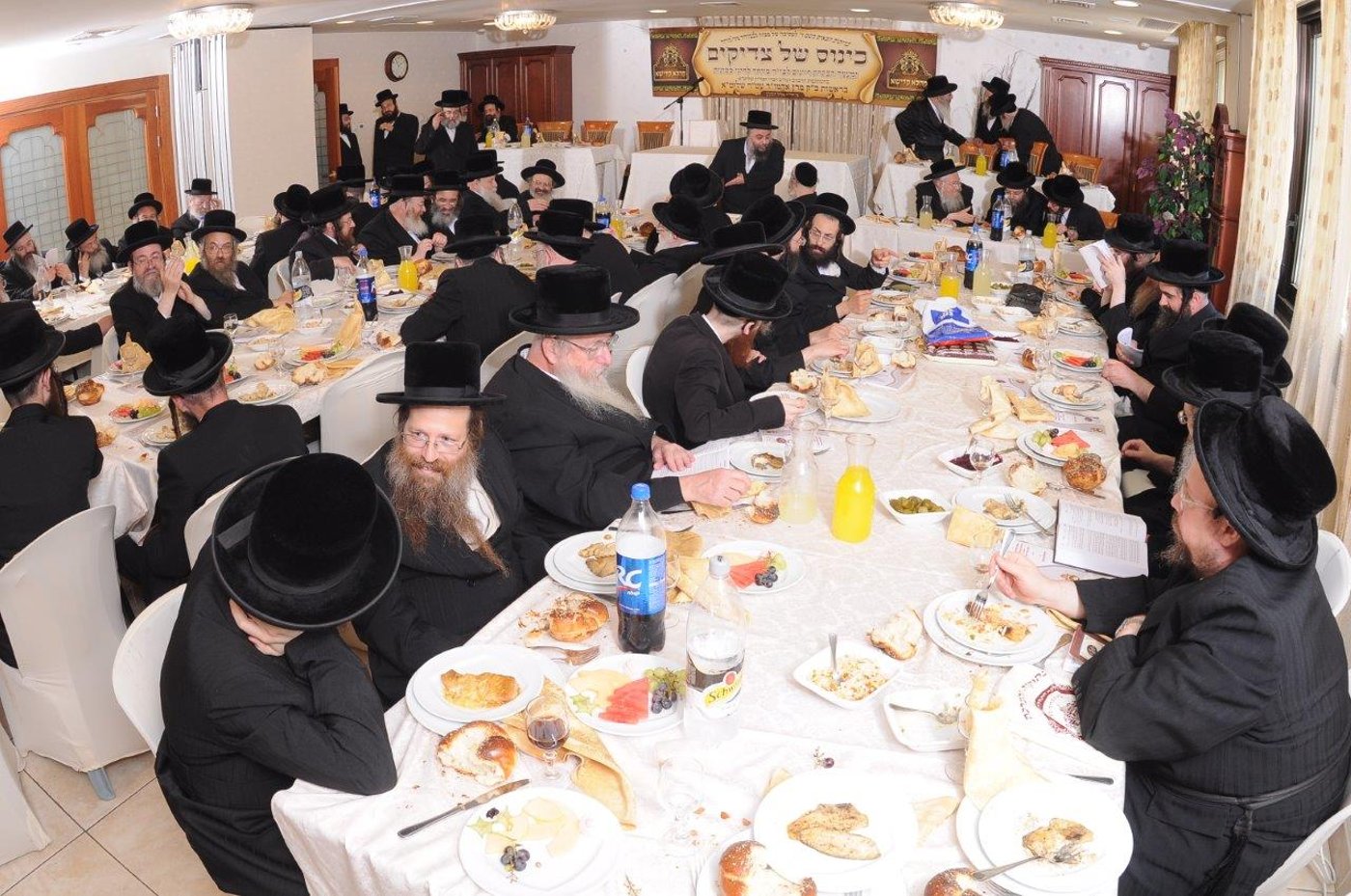 בית דין לדיני ממונות הוקם בחסידות בעלזא • גלריה