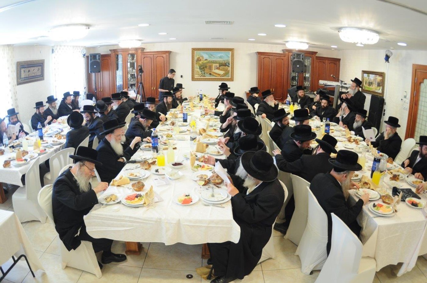 בית דין לדיני ממונות הוקם בחסידות בעלזא • גלריה