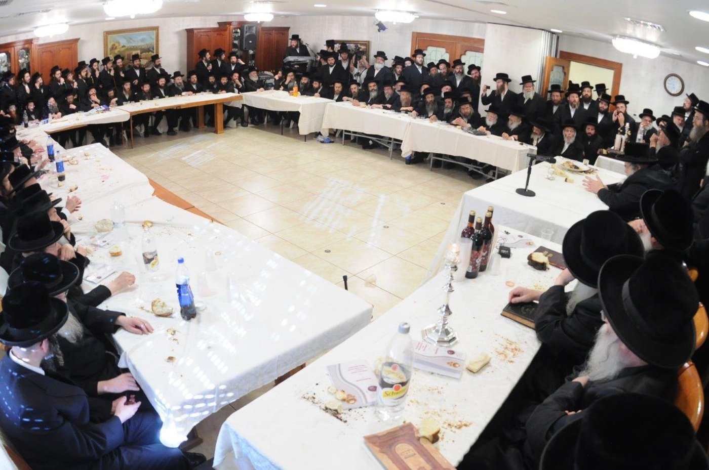 בית דין לדיני ממונות הוקם בחסידות בעלזא • גלריה
