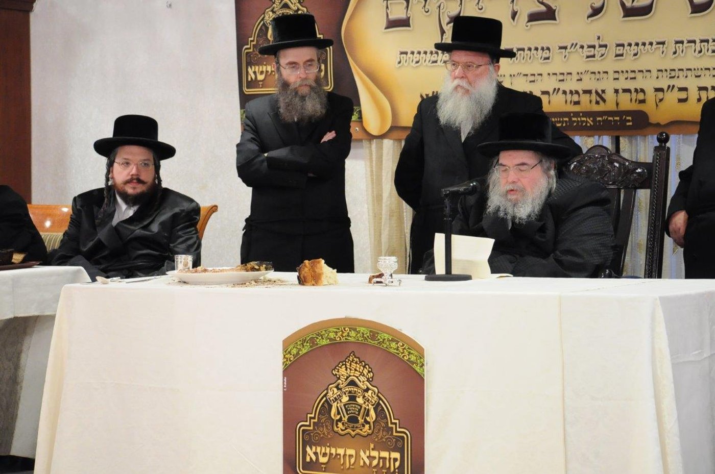 בית דין לדיני ממונות הוקם בחסידות בעלזא • גלריה