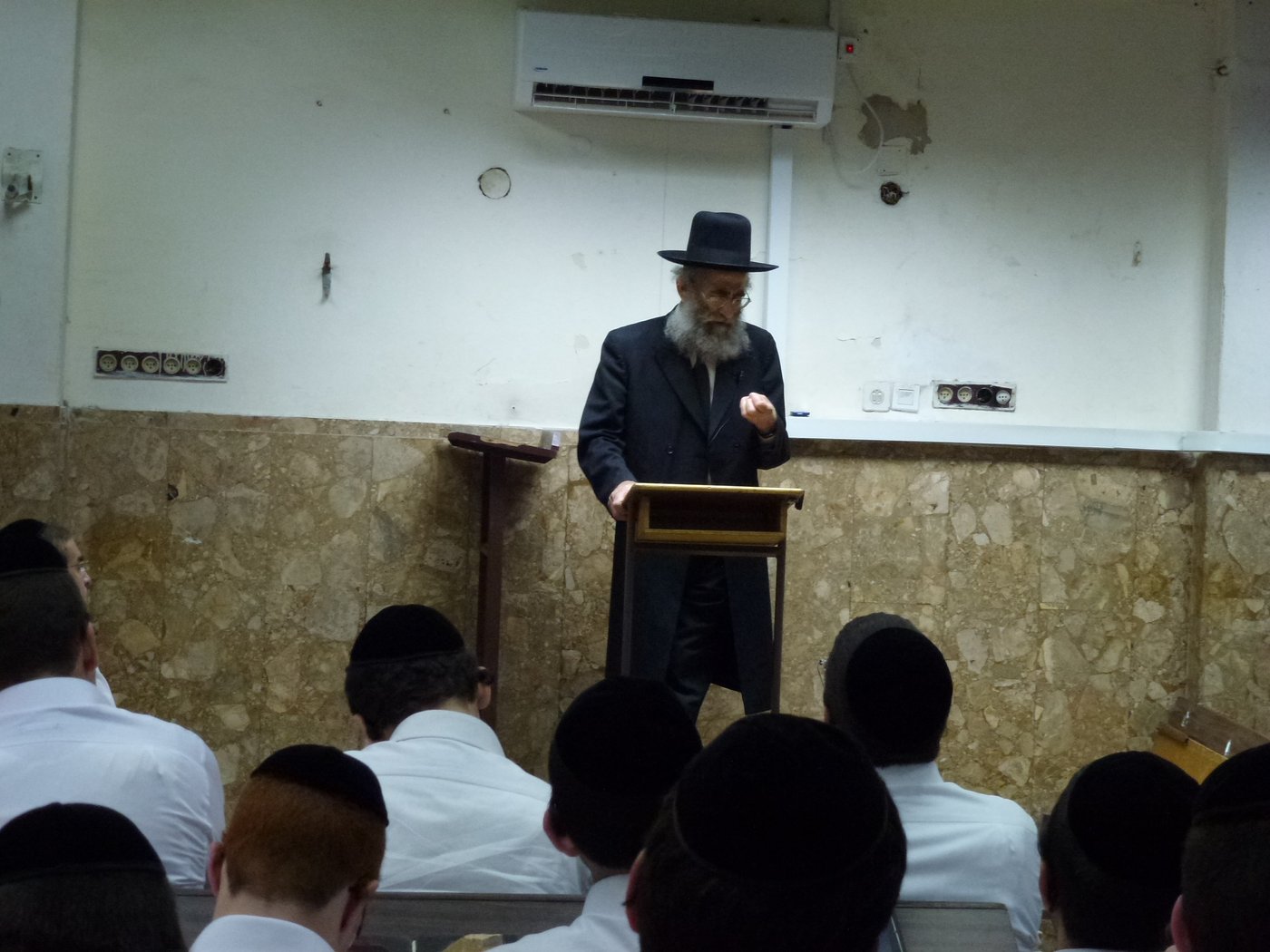 הרב מרקוביץ' תוקף את רבני 'השונאים': "רודפים"