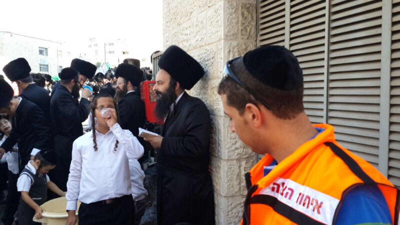 צפו בגלריה: אלפים השתתפו בחתונת נכד האדמו"ר מגור
