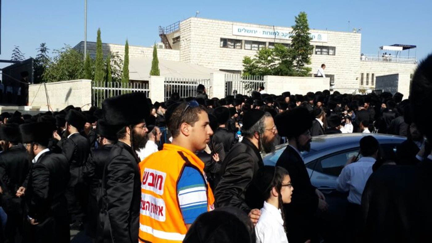 צפו בגלריה: אלפים השתתפו בחתונת נכד האדמו"ר מגור