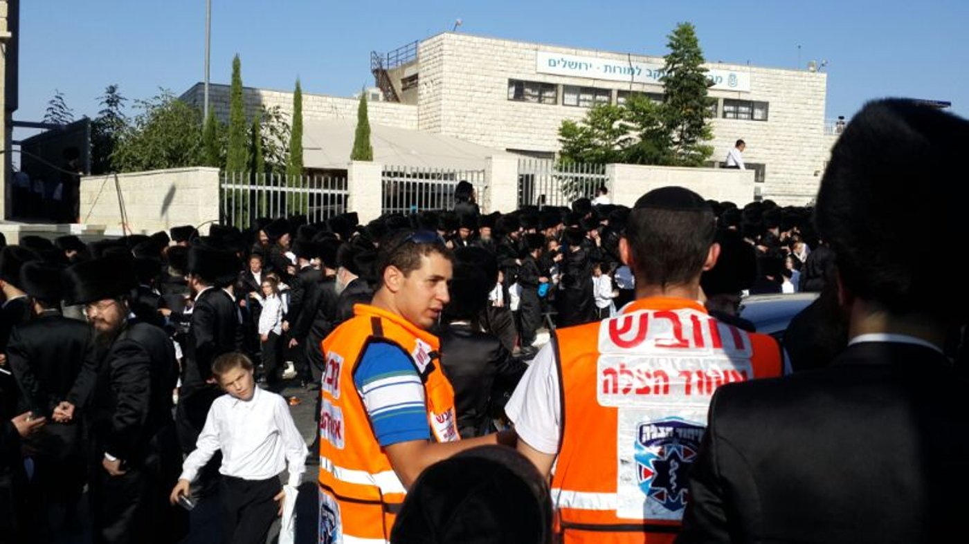 צפו בגלריה: אלפים השתתפו בחתונת נכד האדמו"ר מגור