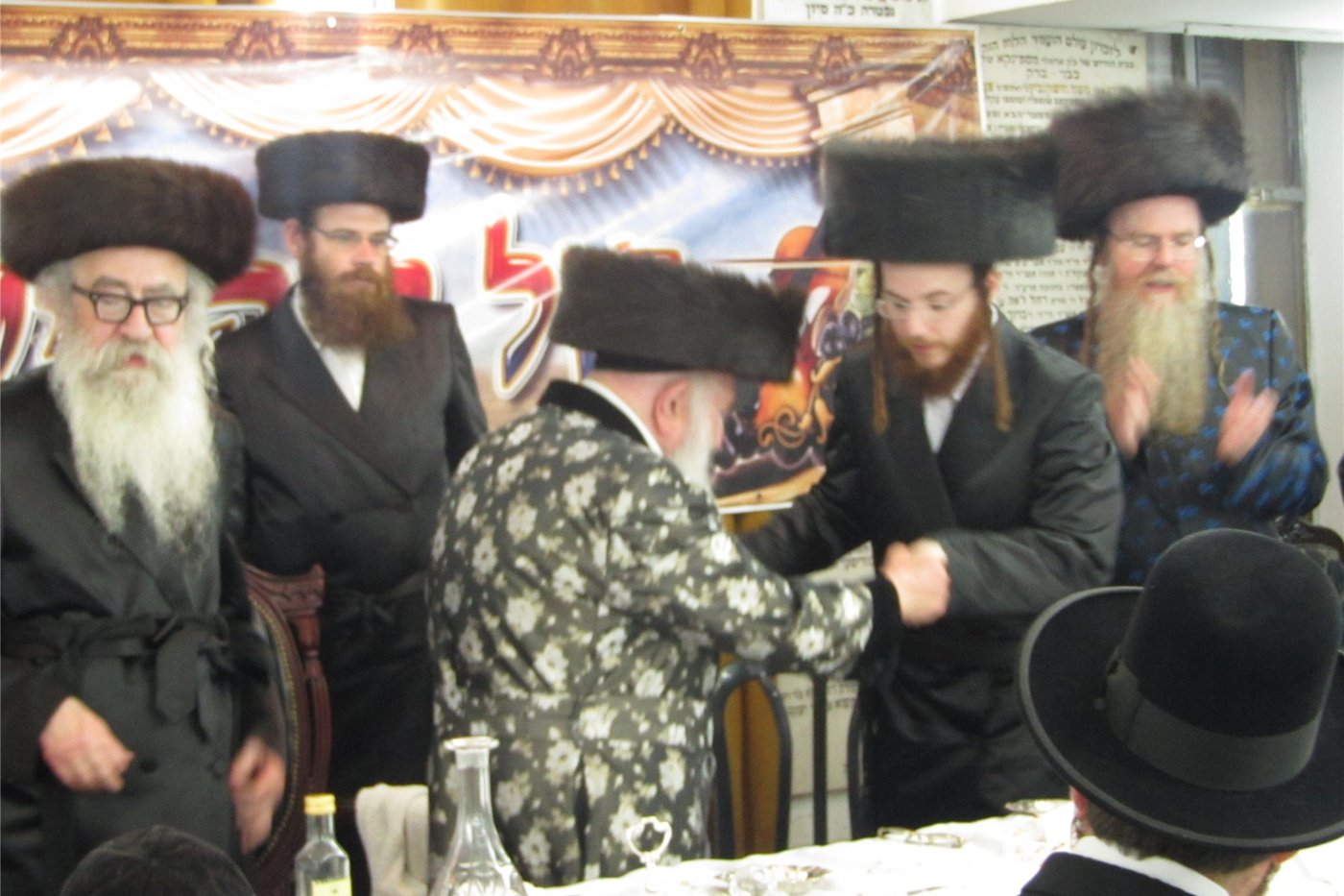 צפו: שמחת "שבע ברכות" כפולה בחצר ספינקא בני ברק
