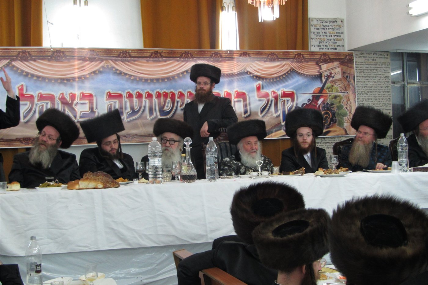 צפו: שמחת "שבע ברכות" כפולה בחצר ספינקא בני ברק
