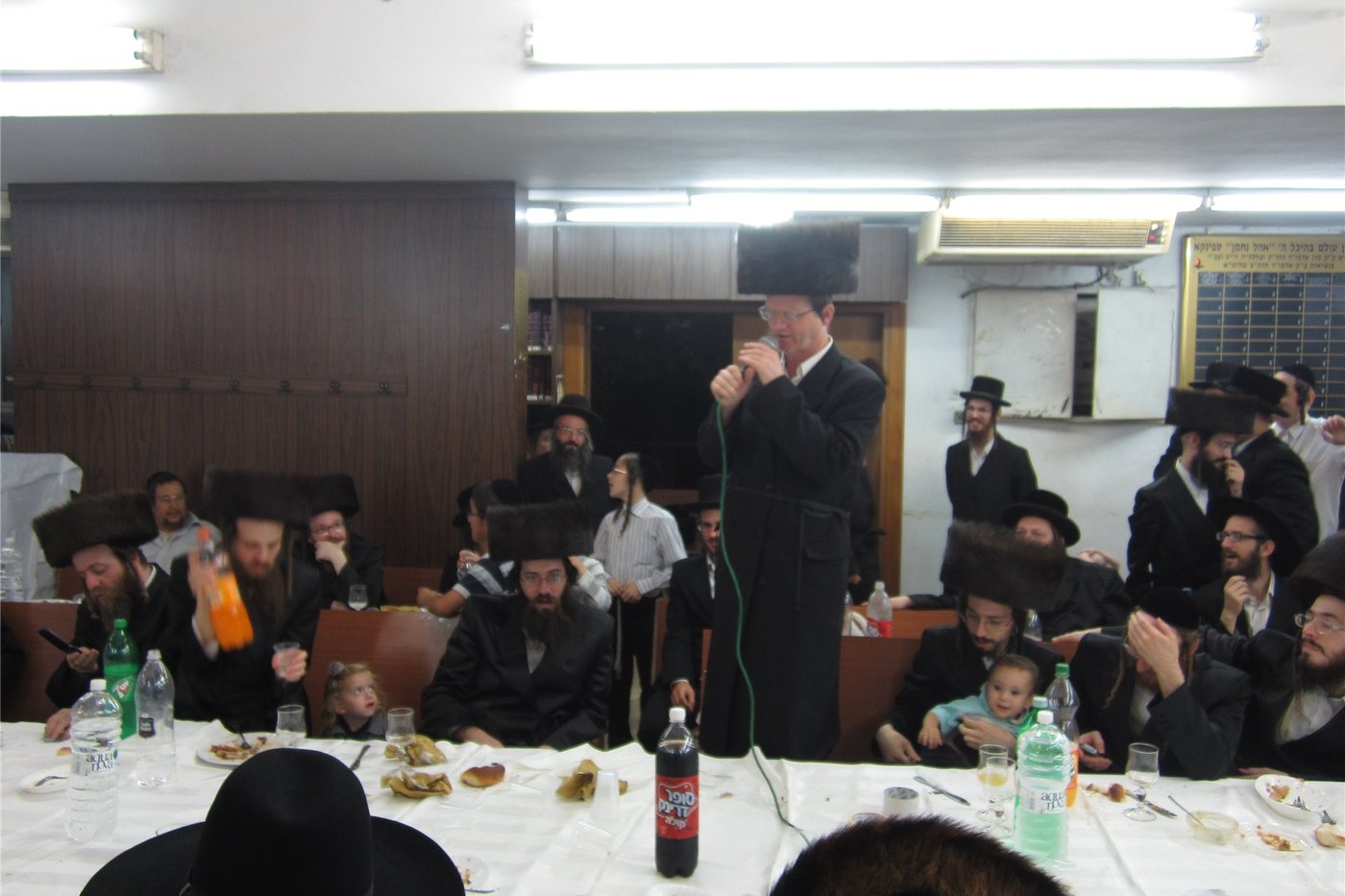 צפו: שמחת "שבע ברכות" כפולה בחצר ספינקא בני ברק