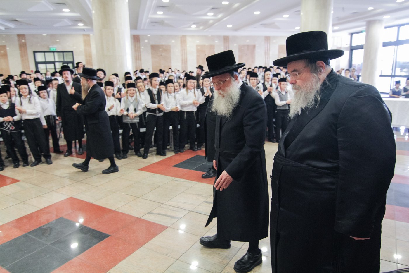 נכד האדמו"ר מבעלזא נכנס לחיידר • גלריה