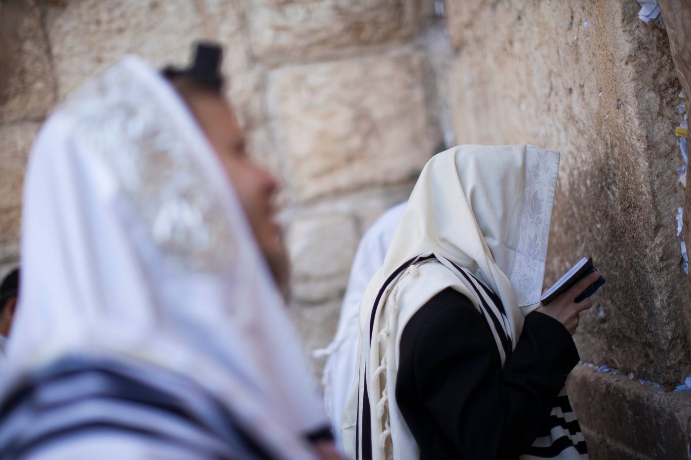 ערב ראש השנה: מנקים את אבני הכותל המערבי